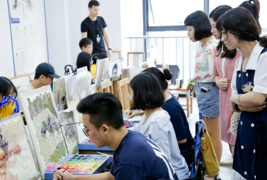 南京画室美术生及家长花3分钟读完这篇，“快、准、狠”了解画室奥秘！3
