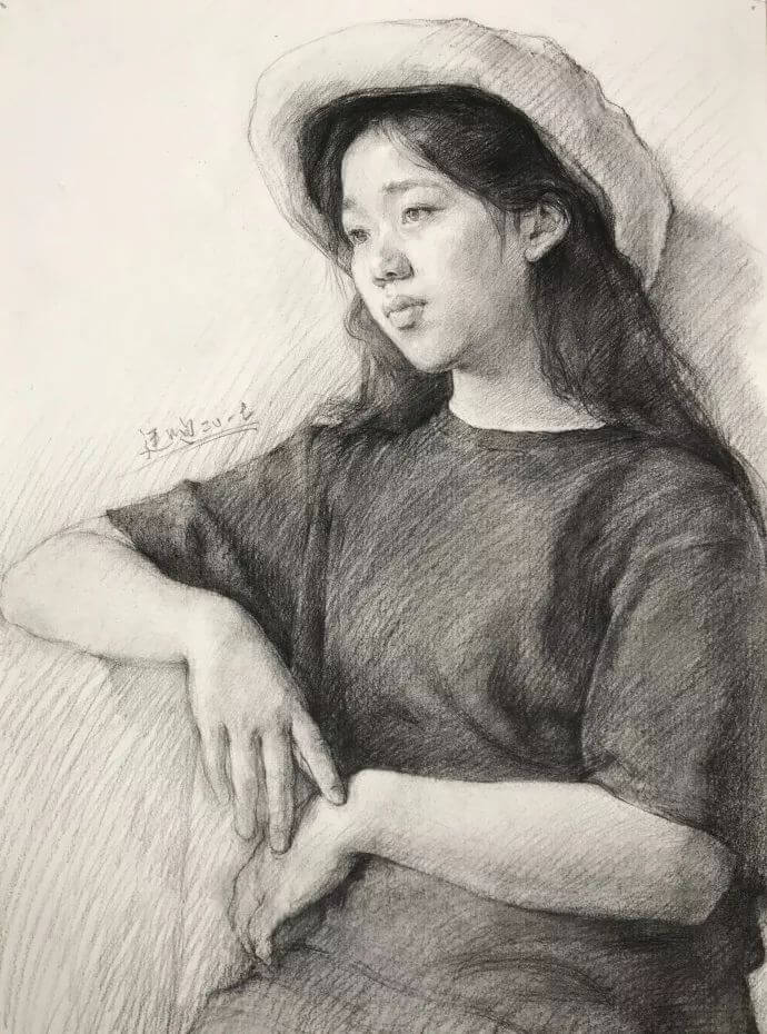 江苏画室女青年素描头像，多角度解析